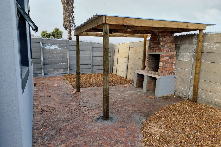 To Let 4 Bedroom Property for Rent in Protea Village Western Cape